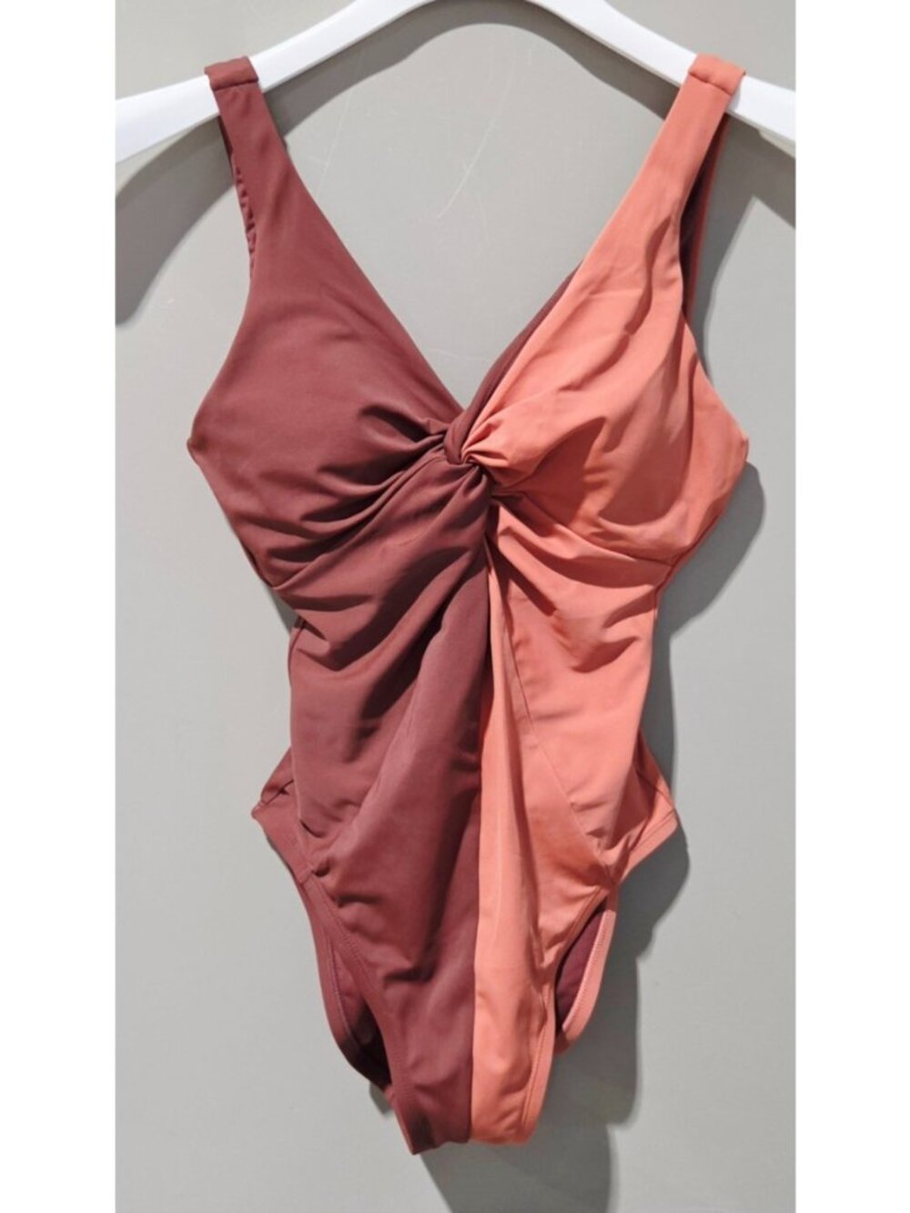 Shade & Shore Brown Colorblock & Twist Front Accent 1 Pc Swimsuit -- Size Medium